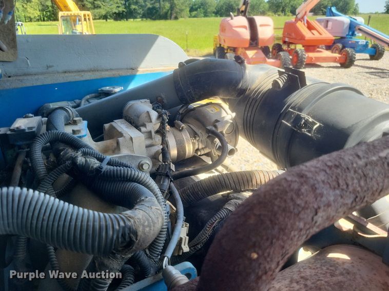 image for item DR4774 2005 Genie S-45 boom lift