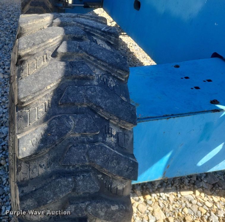 image for item DR4774 2005 Genie S-45 boom lift