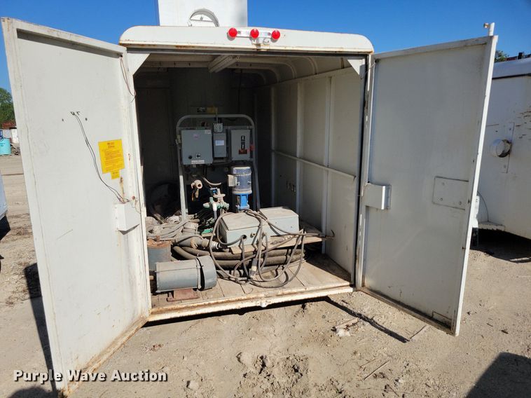 image for item DR8023 2001 W-W enclosed cargo trailer