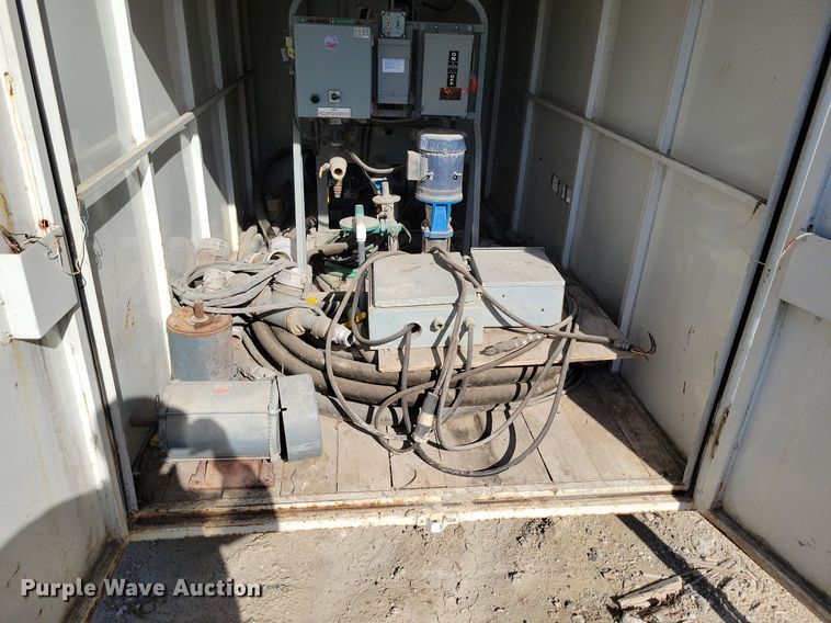 image for item DR8023 2001 W-W enclosed cargo trailer