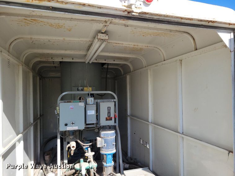 image for item DR8023 2001 W-W enclosed cargo trailer