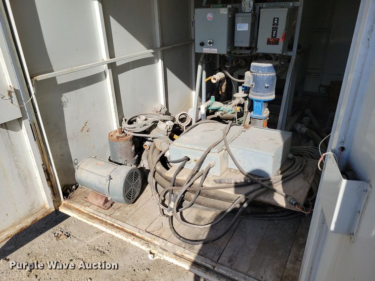 image for item DR8023 2001 W-W enclosed cargo trailer