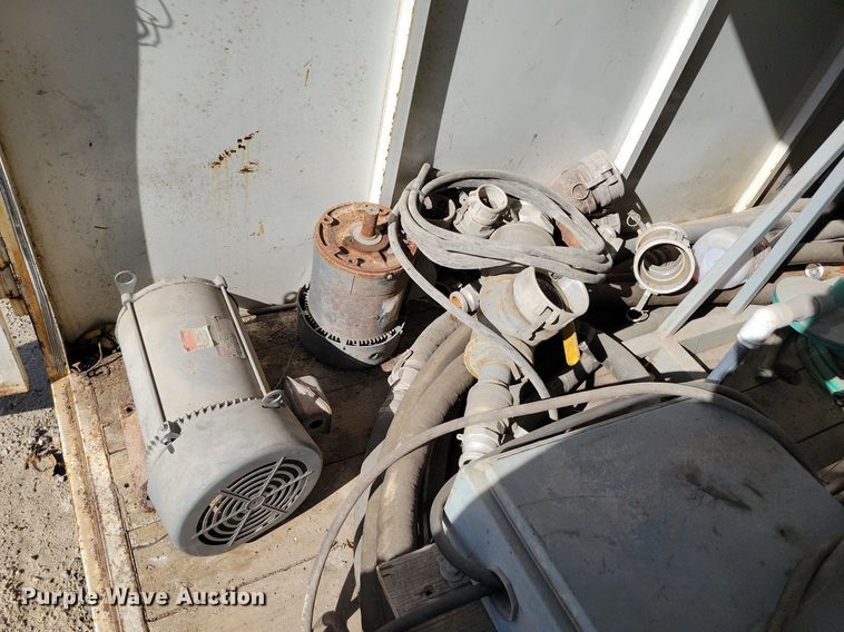 image for item DR8023 2001 W-W enclosed cargo trailer