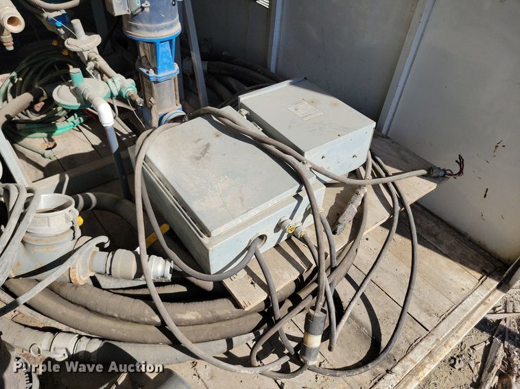 image for item DR8023 2001 W-W enclosed cargo trailer