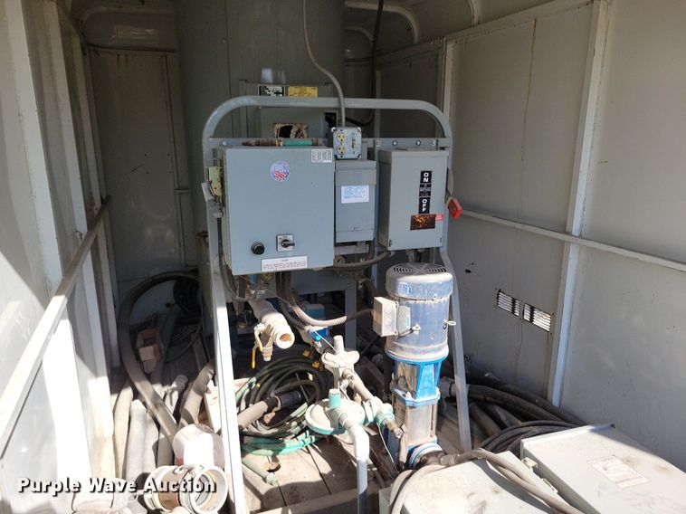 image for item DR8023 2001 W-W enclosed cargo trailer