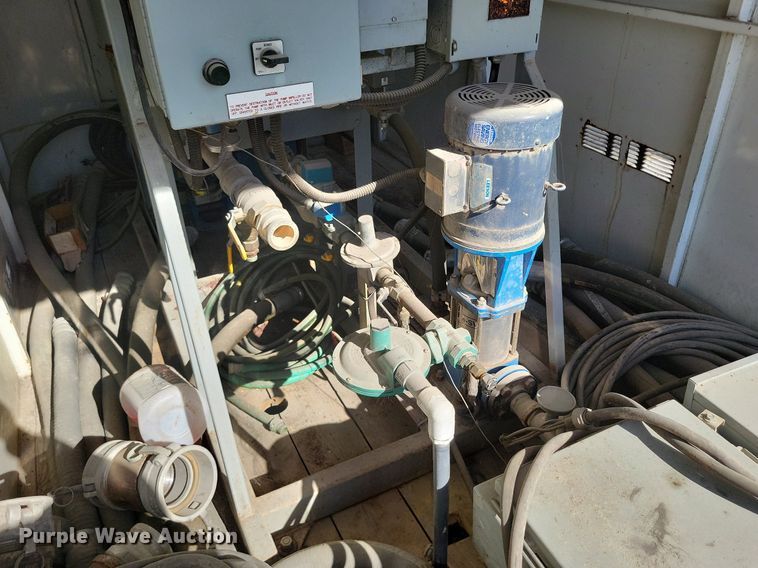 image for item DR8023 2001 W-W enclosed cargo trailer