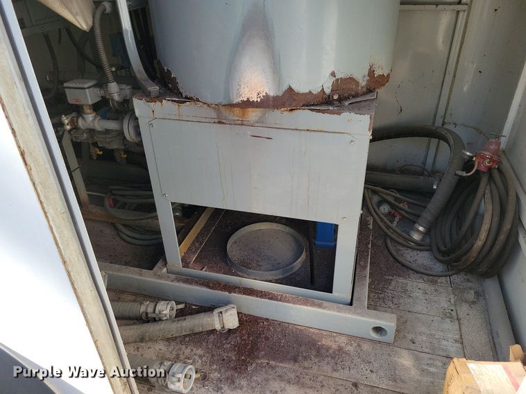 image for item DR8023 2001 W-W enclosed cargo trailer