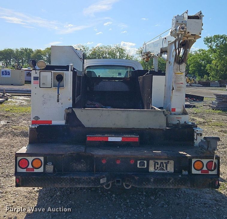 image for item DR8589 2006 GMC C5500 utility / service truck