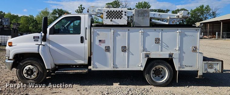 image for item DR8589 2006 GMC C5500 utility / service truck