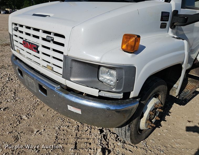 image for item DR8589 2006 GMC C5500 utility / service truck