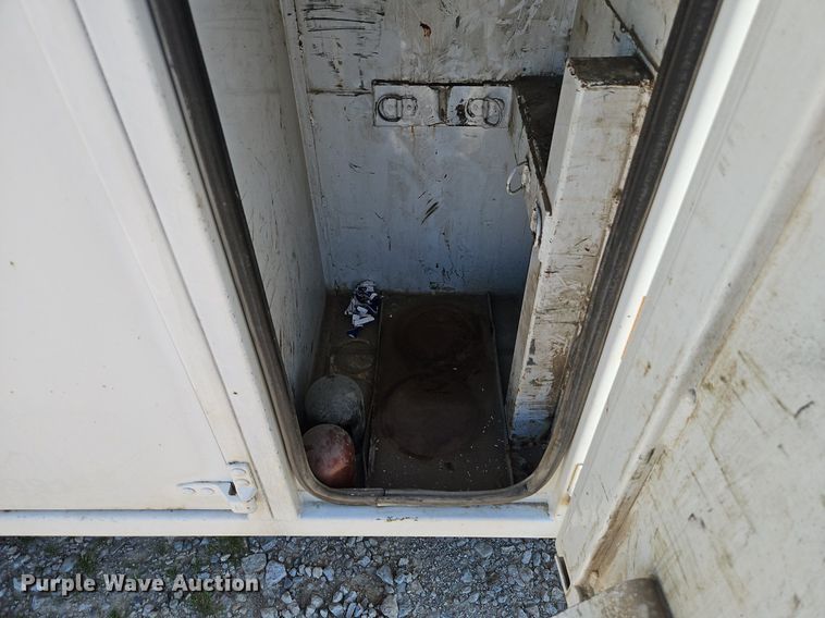 image for item DR8589 2006 GMC C5500 utility / service truck