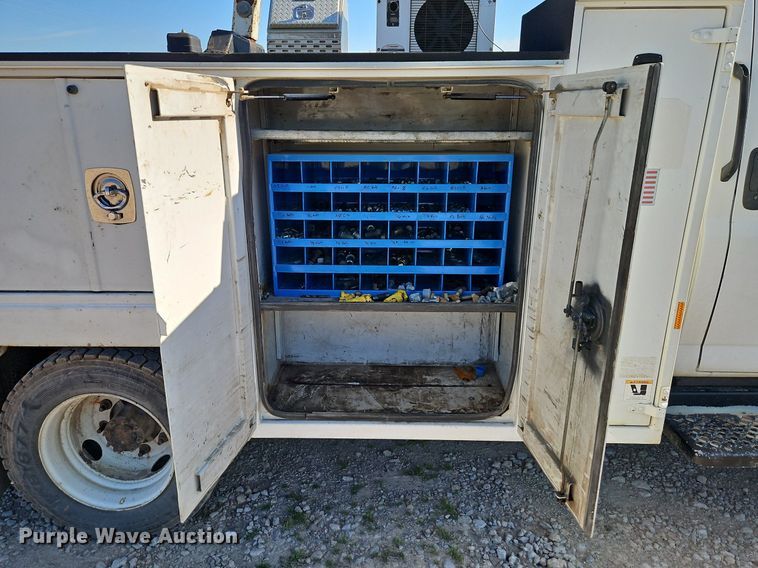 image for item DR8589 2006 GMC C5500 utility / service truck