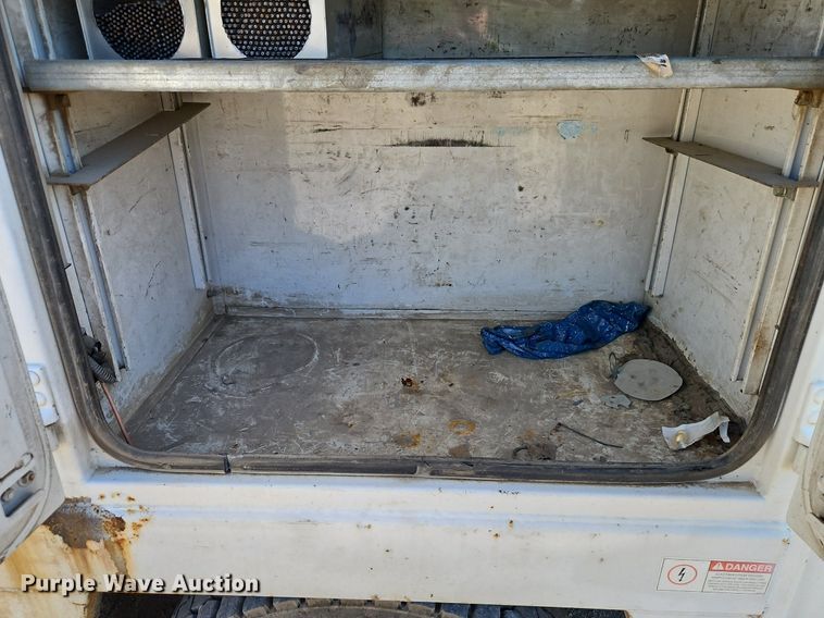 image for item DR8589 2006 GMC C5500 utility / service truck