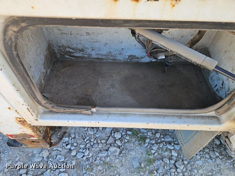 image for item DR8589 2006 GMC C5500 utility / service truck