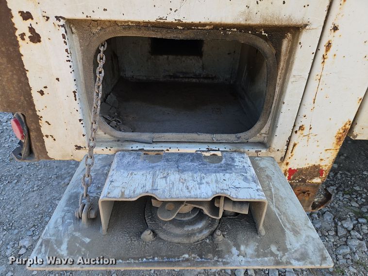 image for item DR8589 2006 GMC C5500 utility / service truck