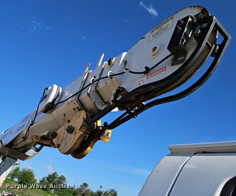 image for item DR8589 2006 GMC C5500 utility / service truck