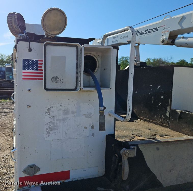 image for item DR8589 2006 GMC C5500 utility / service truck