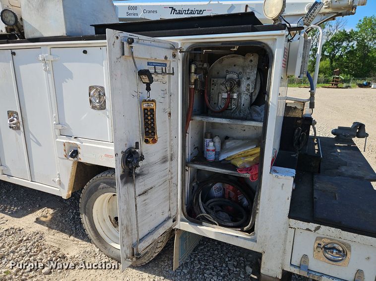 image for item DR8589 2006 GMC C5500 utility / service truck