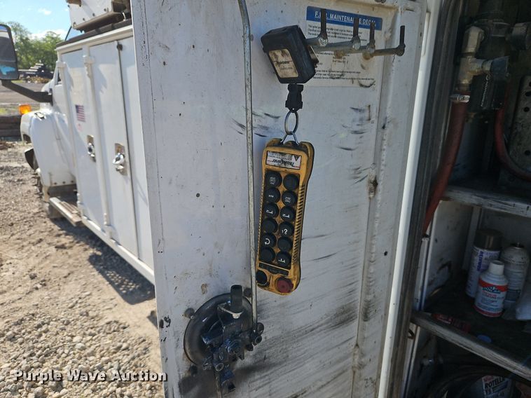 image for item DR8589 2006 GMC C5500 utility / service truck