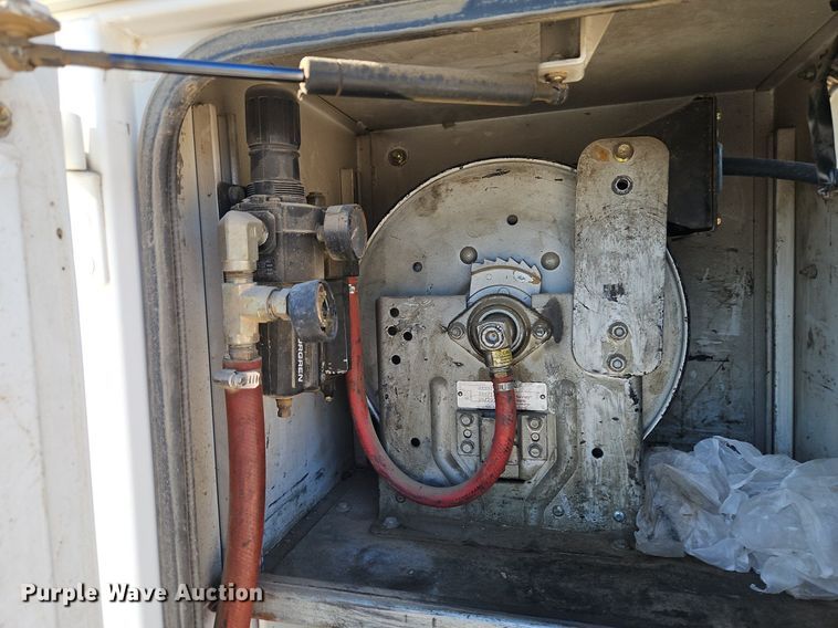 image for item DR8589 2006 GMC C5500 utility / service truck