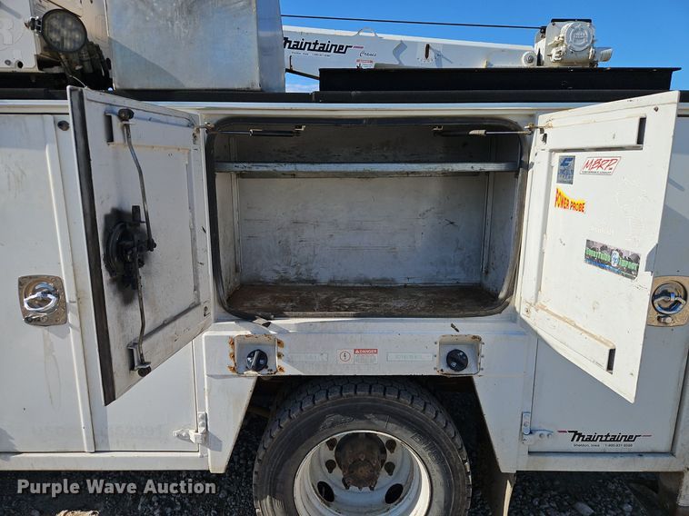 image for item DR8589 2006 GMC C5500 utility / service truck