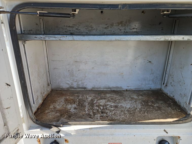 image for item DR8589 2006 GMC C5500 utility / service truck