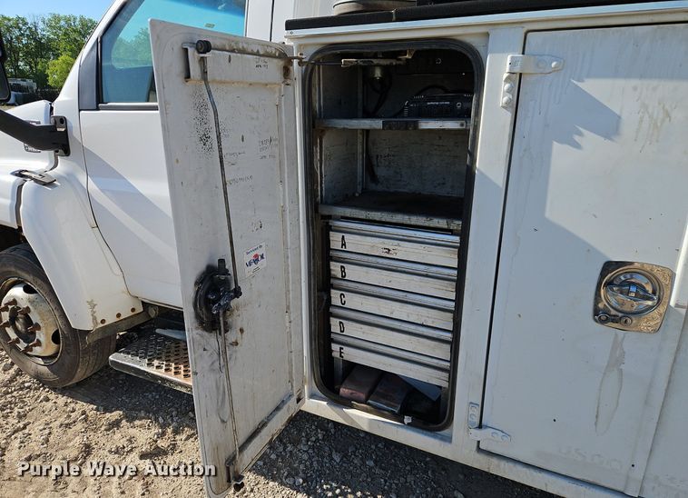 image for item DR8589 2006 GMC C5500 utility / service truck