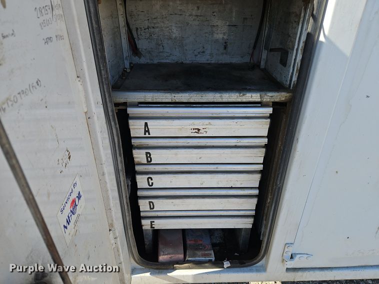 image for item DR8589 2006 GMC C5500 utility / service truck