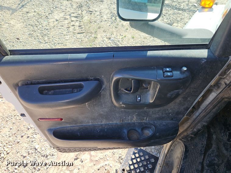 image for item DR8589 2006 GMC C5500 utility / service truck