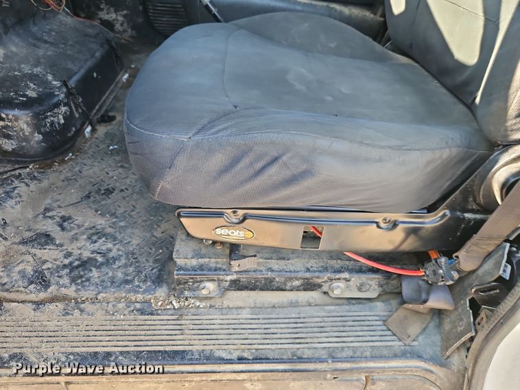 image for item DR8589 2006 GMC C5500 utility / service truck