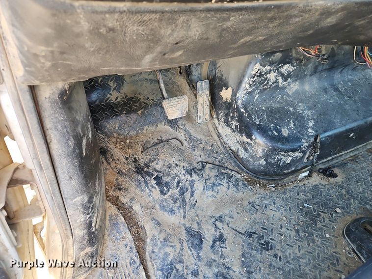 image for item DR8589 2006 GMC C5500 utility / service truck