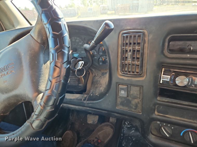 image for item DR8589 2006 GMC C5500 utility / service truck