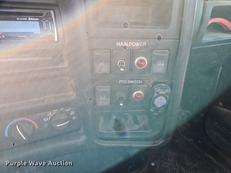 image for item DR8589 2006 GMC C5500 utility / service truck