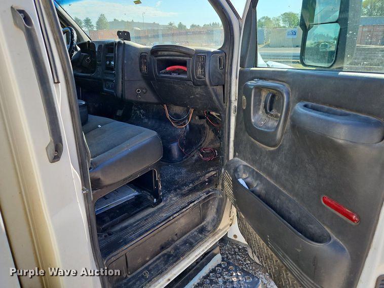 image for item DR8589 2006 GMC C5500 utility / service truck
