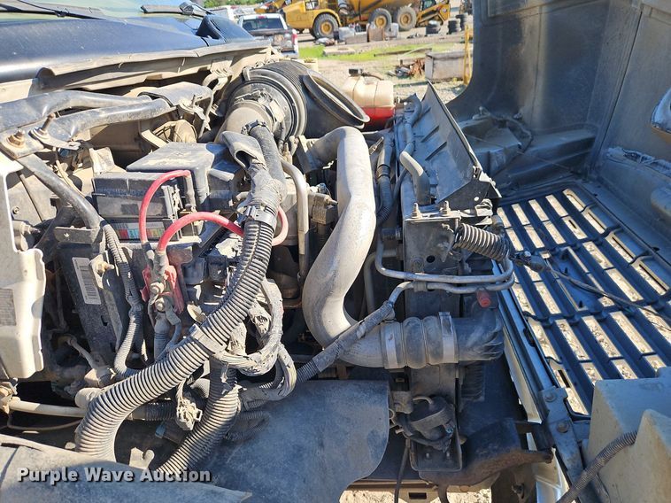 image for item DR8589 2006 GMC C5500 utility / service truck