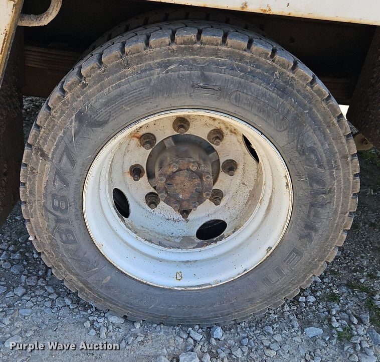 image for item DR8589 2006 GMC C5500 utility / service truck