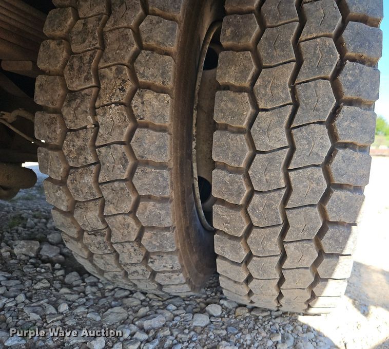 image for item DR8589 2006 GMC C5500 utility / service truck