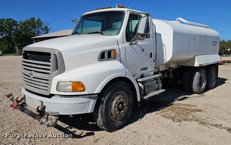 image for item DR8590 2000 Sterling  A9500 water truck