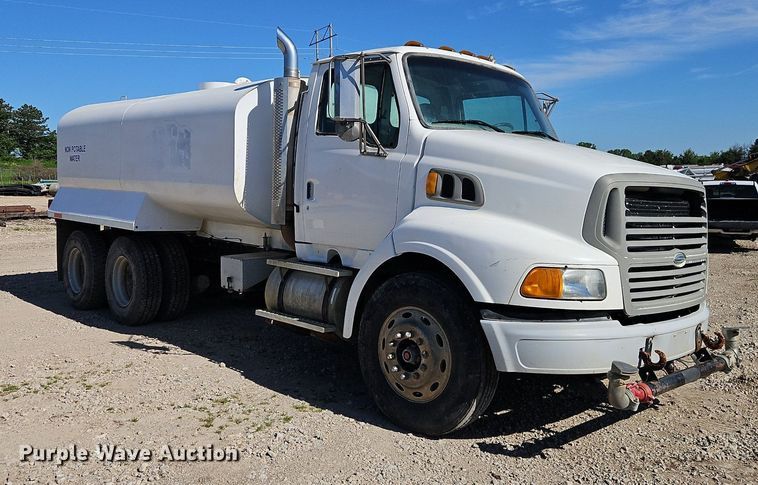 image for item DR8590 2000 Sterling  A9500 water truck