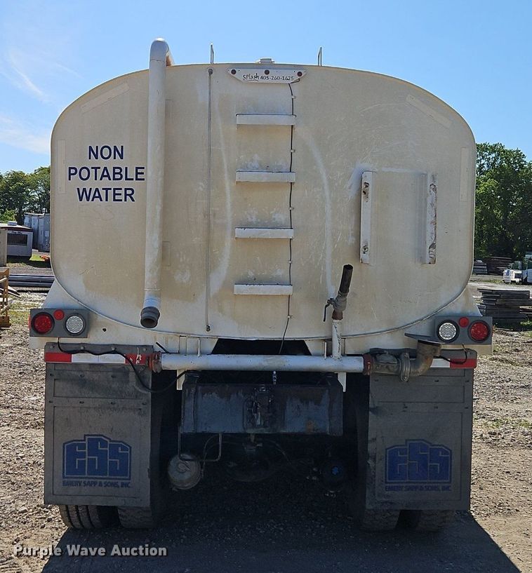 image for item DR8590 2000 Sterling  A9500 water truck