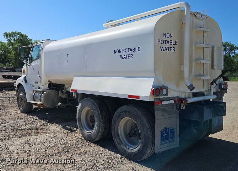image for item DR8590 2000 Sterling  A9500 water truck