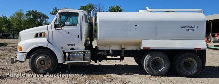 image for item DR8590 2000 Sterling  A9500 water truck