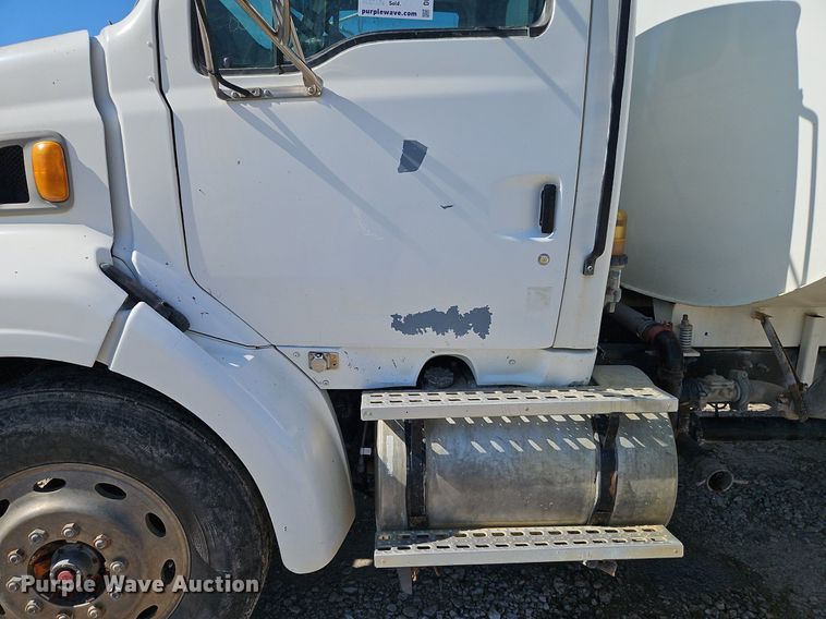 image for item DR8590 2000 Sterling  A9500 water truck