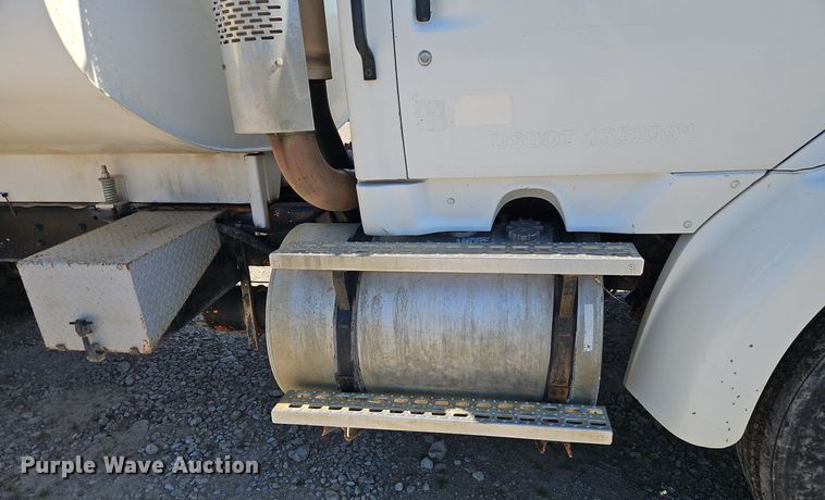 image for item DR8590 2000 Sterling  A9500 water truck