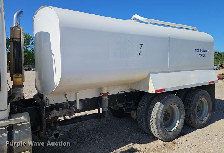 image for item DR8590 2000 Sterling  A9500 water truck