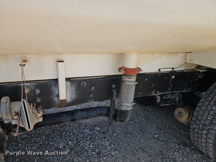 image for item DR8590 2000 Sterling  A9500 water truck