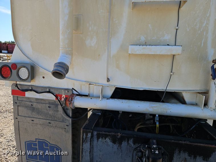 image for item DR8590 2000 Sterling  A9500 water truck