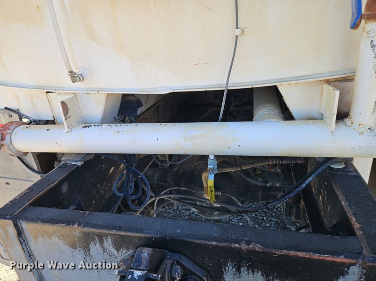 image for item DR8590 2000 Sterling  A9500 water truck