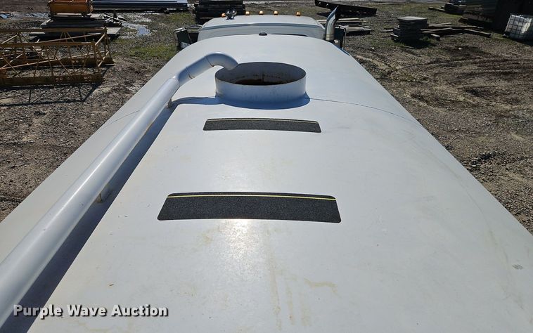 image for item DR8590 2000 Sterling  A9500 water truck