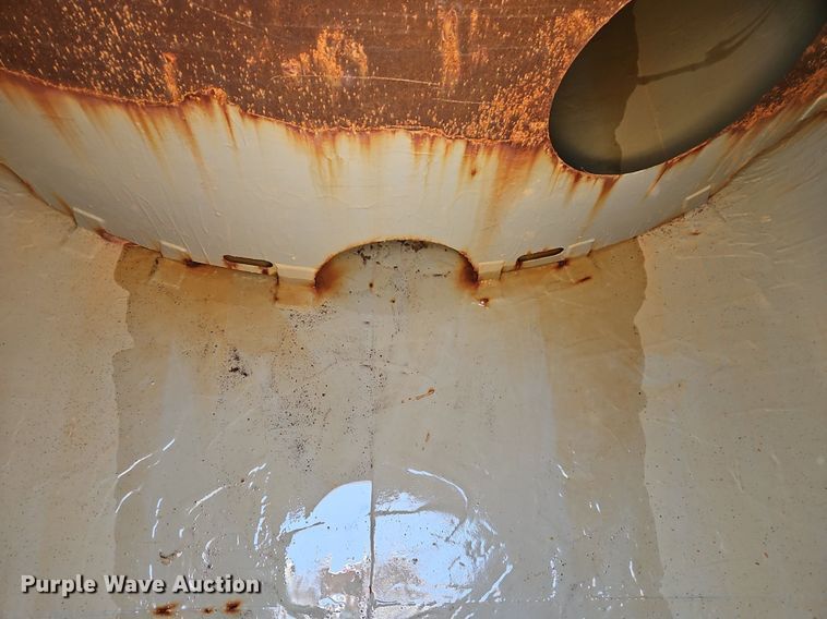 image for item DR8590 2000 Sterling  A9500 water truck